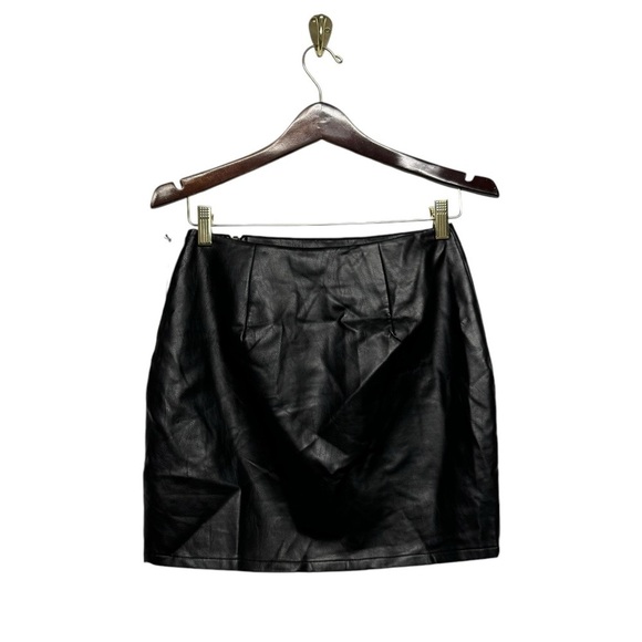 NWT REVOLVE SUPERDOWN Melissa Zip Up Faux Leather Mini Skirt Black S - Picture 9 of 12